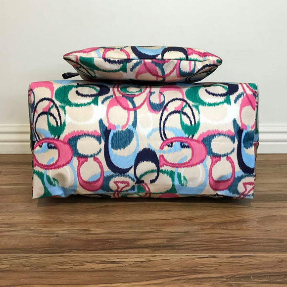 ❤️❤️SOLD❤️❤️🌈Coach Signature Bag & Snap Pouch🌈 - Picture 5 of 8